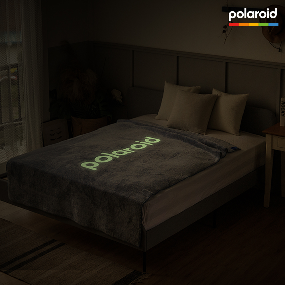 [polaroid] 문라이트 극세사 담요  (어둠속에 빛나는 폴라로이드 로고)  